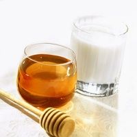 Miel y leche para el acne